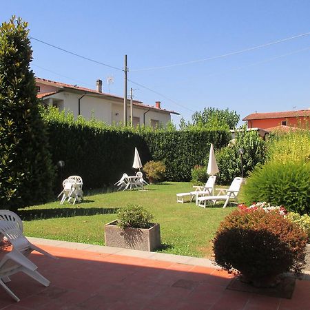 Affittacamere Villa Delia Lucca Exteriör bild