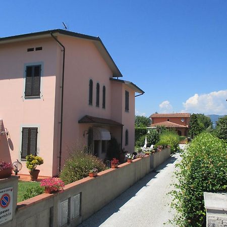 Affittacamere Villa Delia Lucca Exteriör bild