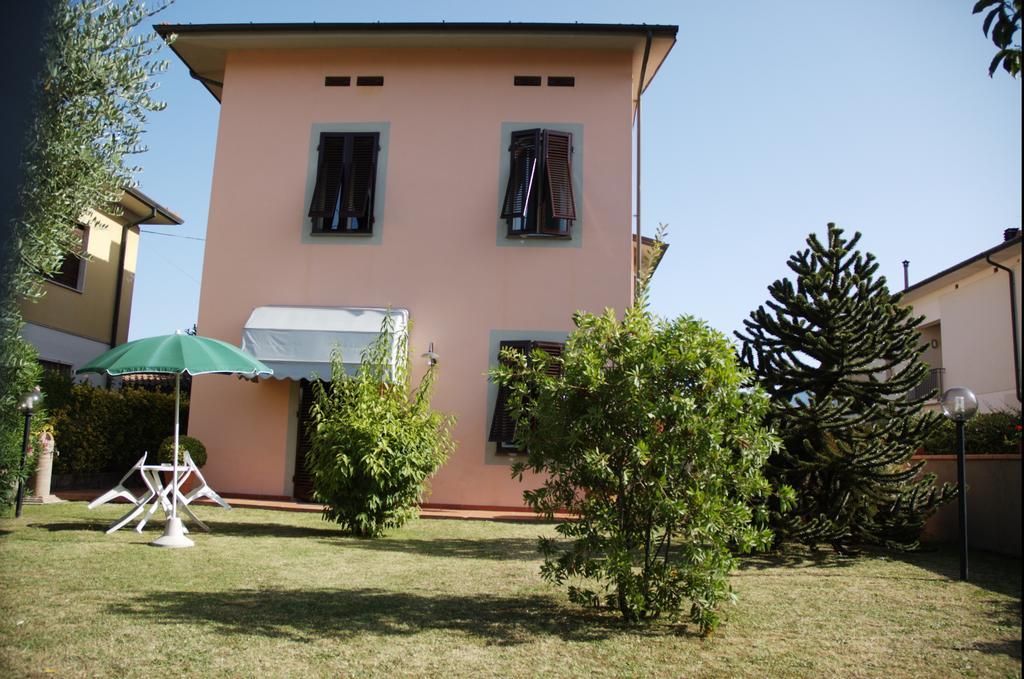 Affittacamere Villa Delia Lucca Exteriör bild