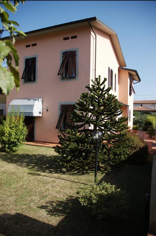 Affittacamere Villa Delia Lucca Exteriör bild