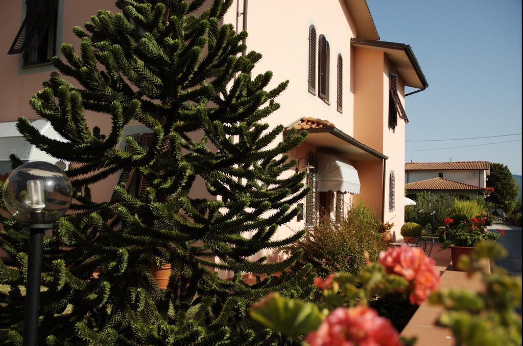 Affittacamere Villa Delia Lucca Exteriör bild