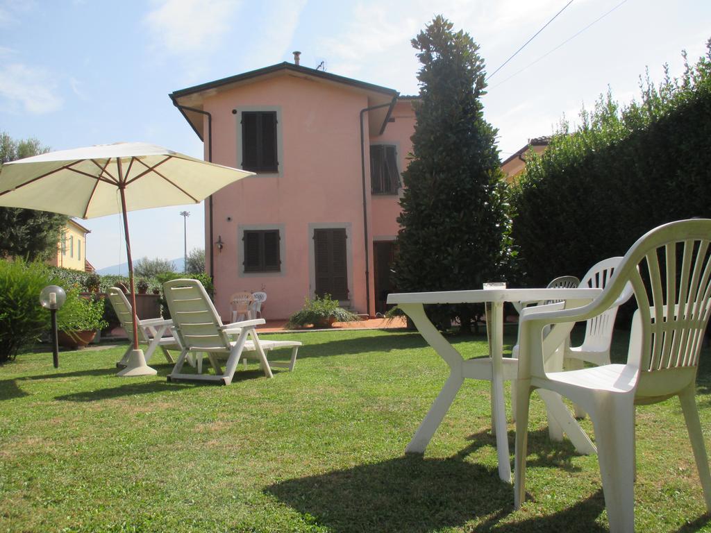 Affittacamere Villa Delia Lucca Exteriör bild